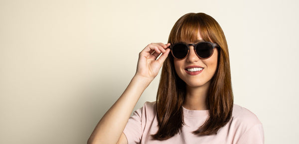 Woman with oblong face wearing round sunglasses