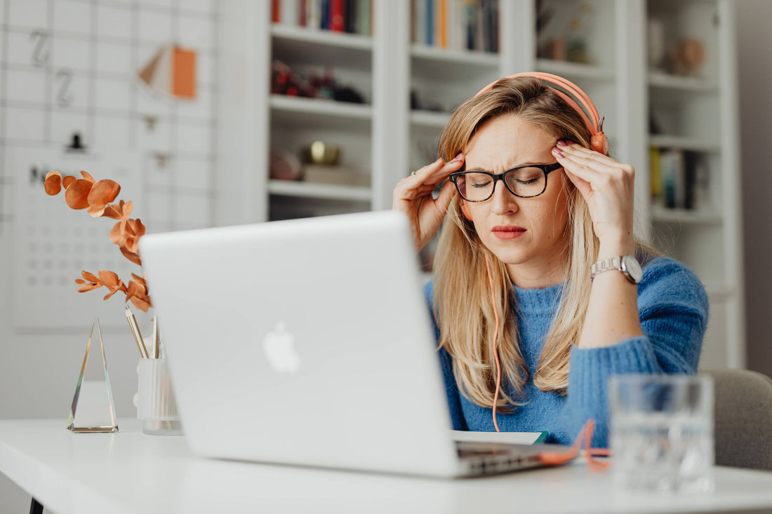 Les meilleures lunettes contre la migraine pour les personnes sensibles à la lumière bleue