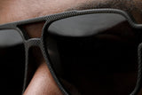 Homme portant des lunettes de soleil Parker, Black Oversized Aviator Sunglasses