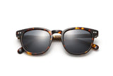 Carter, Vert Tortue Lunettes de soleil rétro carrées - pliées