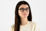 Femme portant des lunettes Dash Navy, Retro Square Navy Blue Acetate Glasses