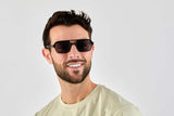Homme portant des lunettes de soleil Ryder Retro Aviator noir