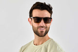 Homme portant des lunettes de soleil Felix, Yellow Tortoise Rectangle Sunglasses