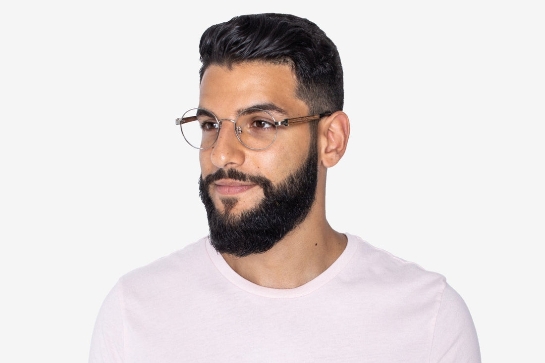 Homme portant Joy Silver, Lunettes rondes en métal argenté